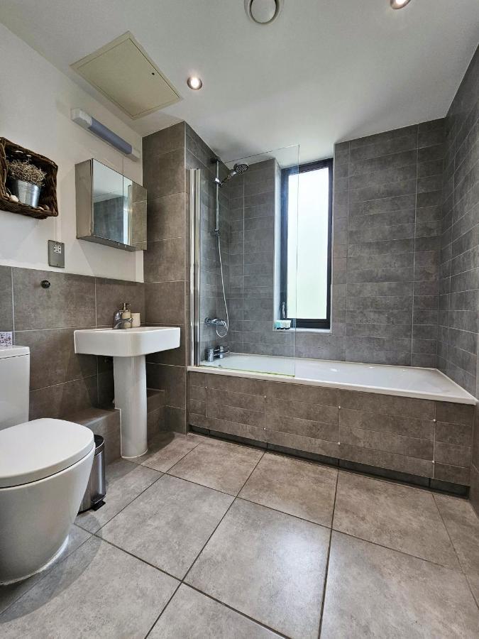 Centrally Located Spacious Flat Near Canary Wharf London Exterior photo