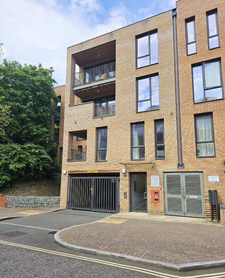 Centrally Located Spacious Flat Near Canary Wharf London Exterior photo
